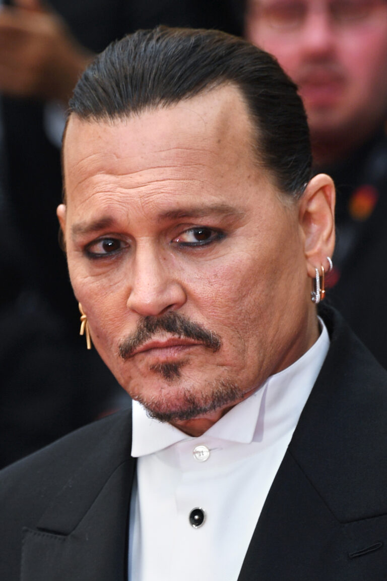 Johnny Depp’s reaction to seven-minute standing ovation for his new ...